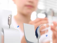Hörgeräteanpassung beim Akustiker: Vom Erstgespräch