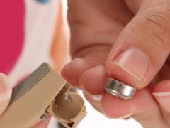 Tipps: Hörgeräte Batterien richtig verwenden