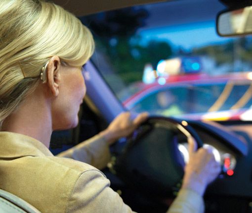 Hörgerät im Straßenverkehr