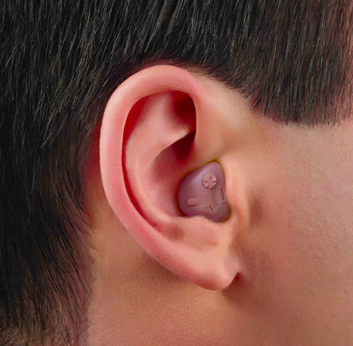 Im Ohr Hörhilfe