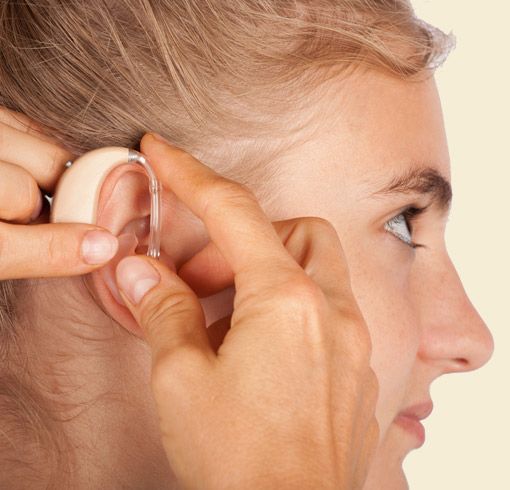 Mädchen Hörgeräte Anpassung