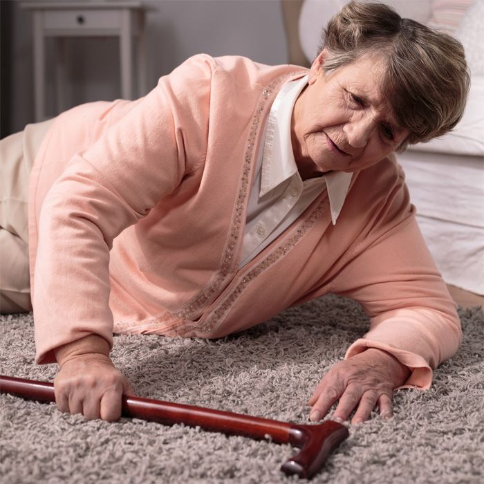 Alte Frau Sturz